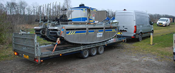 Demo amfibiemaaiboot Truxor T50